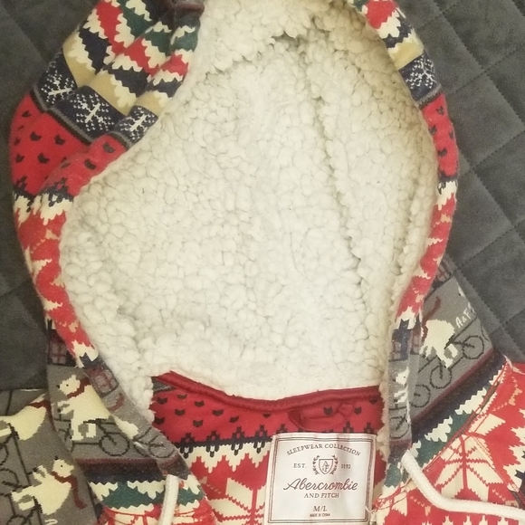 Abercrombie + Fitch Sleepware Collection Snowflake Onesie M/L - Picture 8 of 8